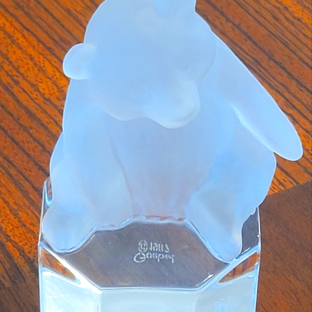 GOEBEL CRYSTAL BEAR FIGURINE, SIGNED.